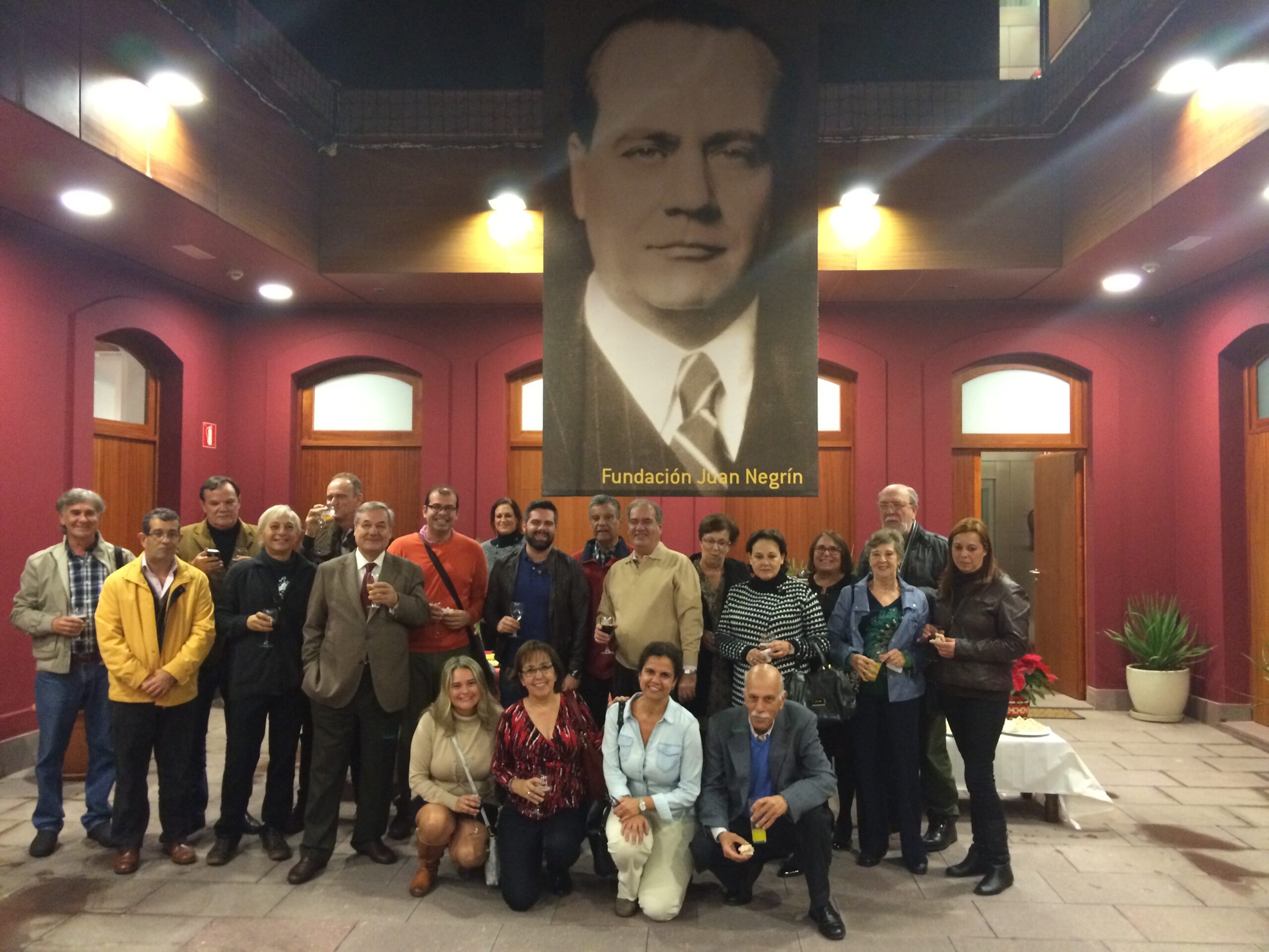 Diciembre de 2014, primeras Navidades en la nueva y definitiva sede de la Fundación Juan Negrín. Trabajadores, voluntarios y colaboradores.